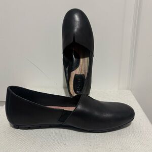 Born Sebra black flats Size 7